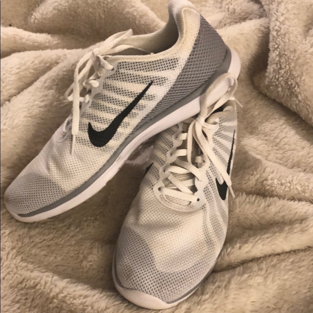 Nike women’s training sneakers TR6